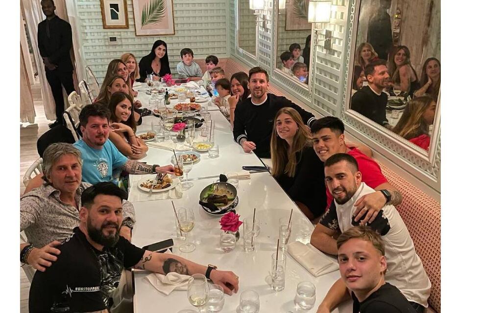 Lionel Messi compartió una foto familiar de vacaciones con asistencia perfecta