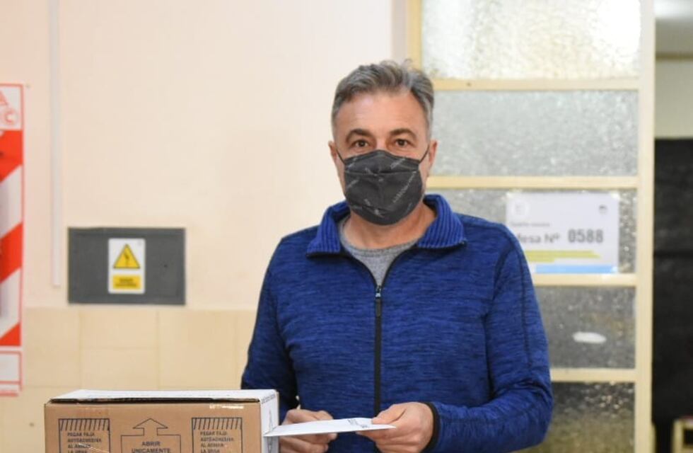 Luis Castellano votó en el Colegio Misericordia: “espero que haya un buen número de rafaelinos que vote”