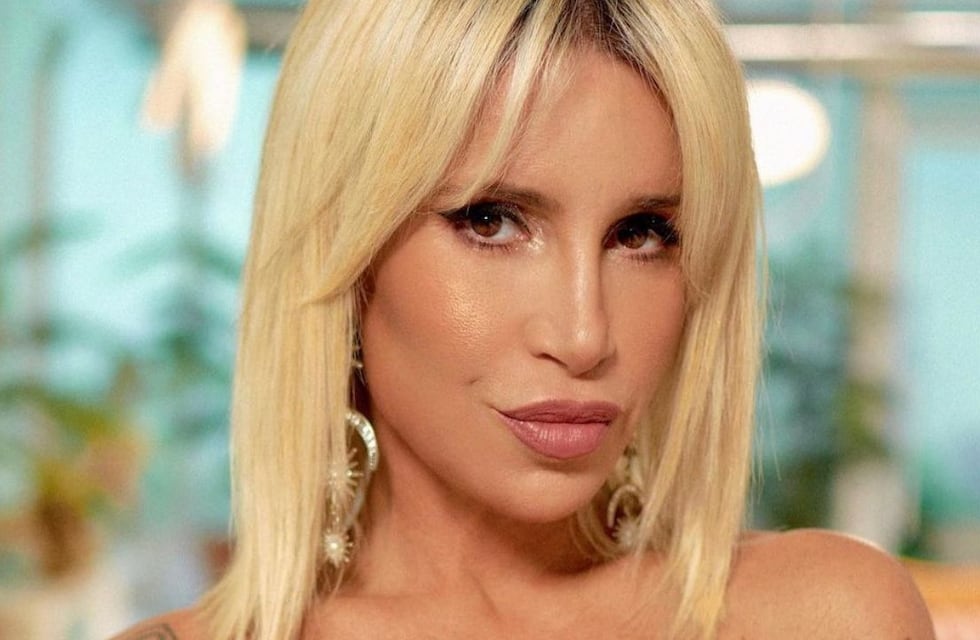 Florencia Peña deslumbró a sus fans desde el avión: “Yendo no, llegando”