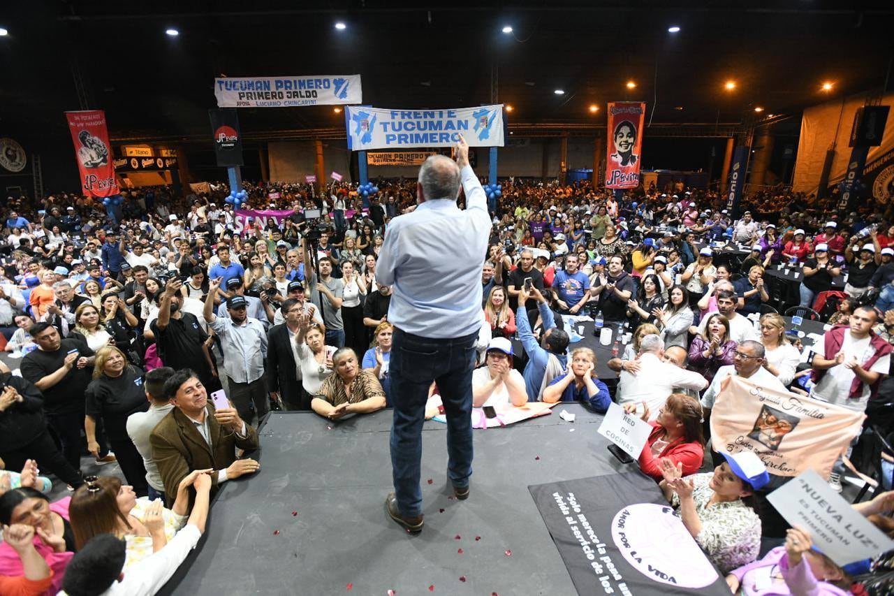 El gobernador destacó la cercanía con la gente y advirtió sobre el contraste entre dos modelos de país.