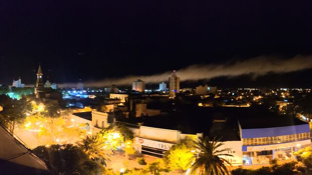 El humo luego de la explosión en la fábrica de explosivos de Rafaela recorrió varios barrios de la ciudad