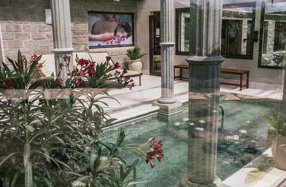 Cómo es La Guarida, el hotel exclusivo para adultos que se enclava en las Sierras de Córdoba