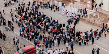 El instituto inaugurado por Raúl Jalil suma aulas, talleres y espacios culturales para la comunidad local y regional.
