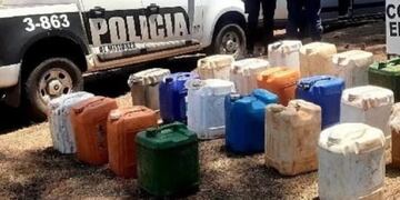 La policía incautó 22 bidones de combustible que eran transportados de forma insegura en El Alcázar.