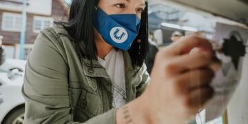 Se realizó la entrega de kits sanitizantes, elementos de prevención e información sobre Covid-19 y se sumó el sello “En Ushuaia te Cuidamos”, que brinda seguridad y garantías a turistas locales y nacionales.