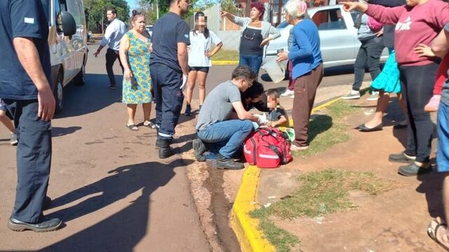 Accidente vial en Puerto Iguazú dejó como saldo a cuatro personas heridas.