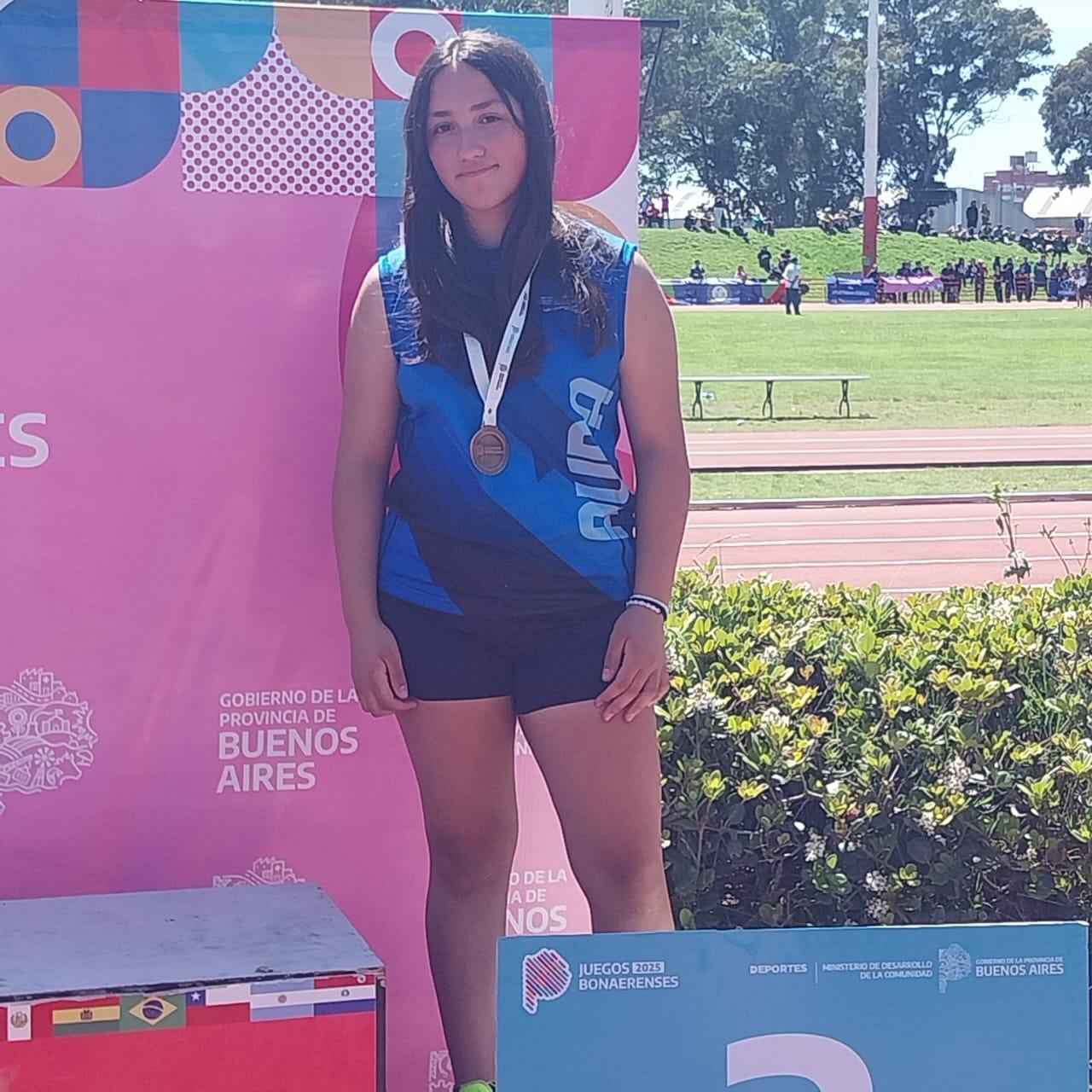 Evangelina Quevin, medalla de bronce en lanzamiento de disco, juegos bonaerenses 2025.