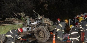 El estado del camión del Ejército tras el accidente. Foto: X / @PaMiguelangelpa