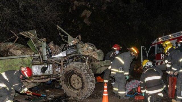 El estado del camión del Ejército tras el accidente. Foto: X / @PaMiguelangelpa