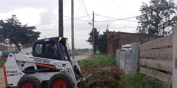 Tras el reclamo de un vecino personal de Barrios Limpios de Tres Arroyos actuó sobre un basural