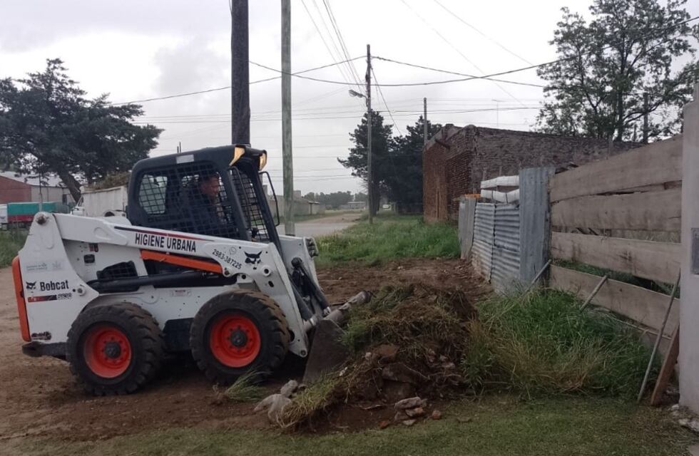 Tras el reclamo de un vecino, personal de Barrios Limpios de Tres Arroyos actuó sobre un basural