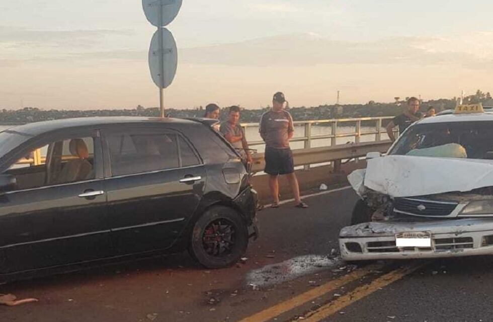 Cuádruple choque sobre el puente San Roque González de Santa Cruz