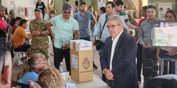 Votó Raúl Jalil: el gobernador de Catamarca va por su reelección.