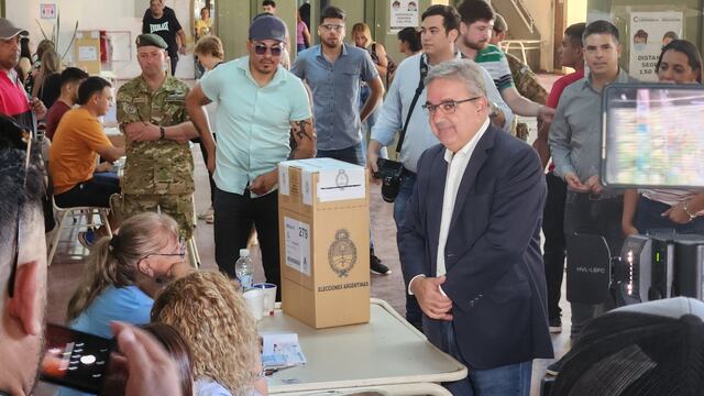 Votó Raúl Jalil: el gobernador de Catamarca va por su reelección.