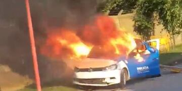 Así quedó el patrullero incendiado en Chabás.