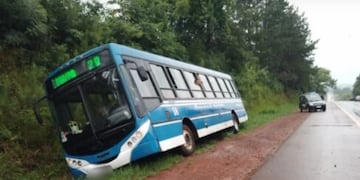 Transporte urbano de pasajeros despistó en Salto Encantado: una mujer herida.