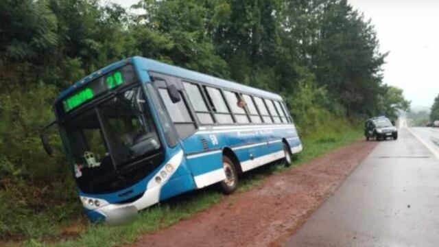 Transporte urbano de pasajeros despistó en Salto Encantado: una mujer herida.
