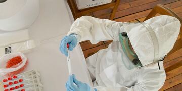 Nuevos testeos para saber si es portador del virus
covid19 o coronavirus. En el Le Parc realizan testeos sin bajar sel auto.
Salud enfermera, test hospital pandemia
Covid pandemia Coronavirus sanitario
Foto Orlando Pelichotti