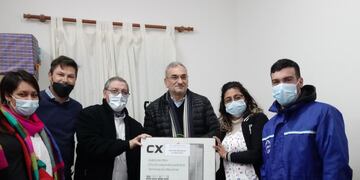 Calvo entregó elementos a los Bomberos Voluntarios de Frontera