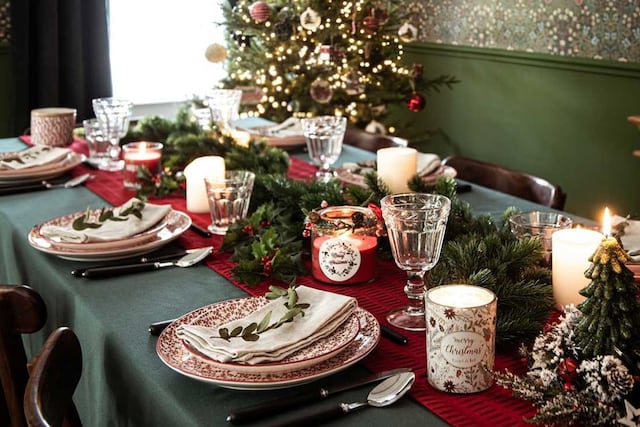 Cómo son las nuevas tendencias para decorar las mesas para la próxima Navidad