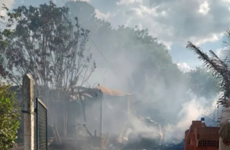 Dos incendios en pocas horas dejaron un muerto y cuantiosos daños en Hipólito Irigoyen y Puerto Rico