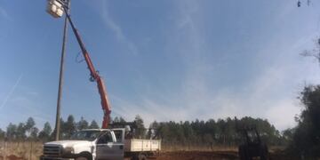 Obras eléctricas se llevan adelante en la localidad de San Pedro.