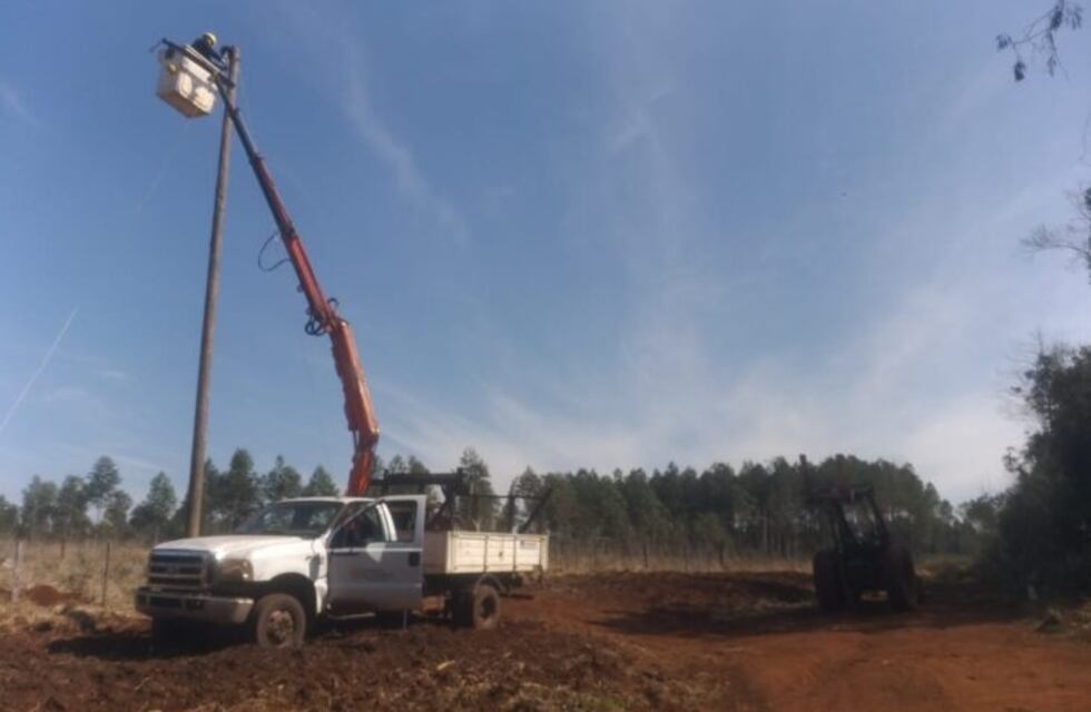 Obras eléctricas se llevan adelante en la localidad de San Pedro