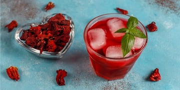 Refrescante y exótica: respira profundo con esta receta de limonada de hibiscus.