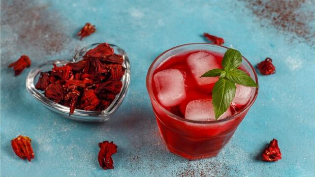 Refrescante y exótica: respira profundo con esta receta de limonada de hibiscus.