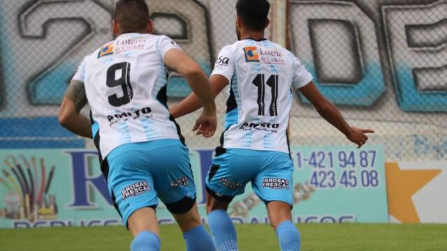 Leandro Fernández celebra su gol en Racing (Prensa)
