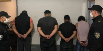 Detienen a cuatro individuos acusados de robo en Cerro Corá.