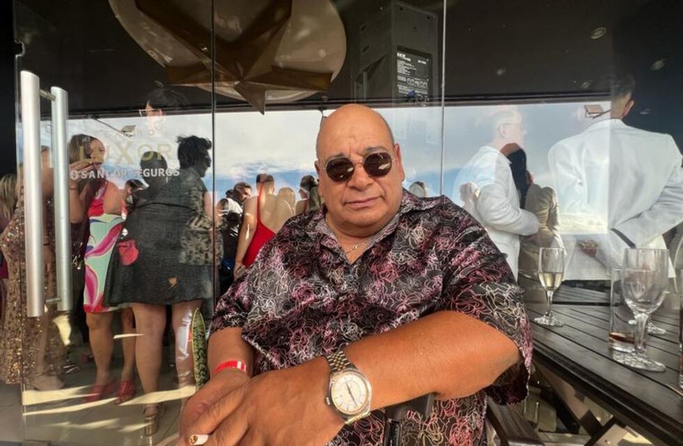 Roly Serrano: emotivo reconocimiento en los premios Carlos 2024