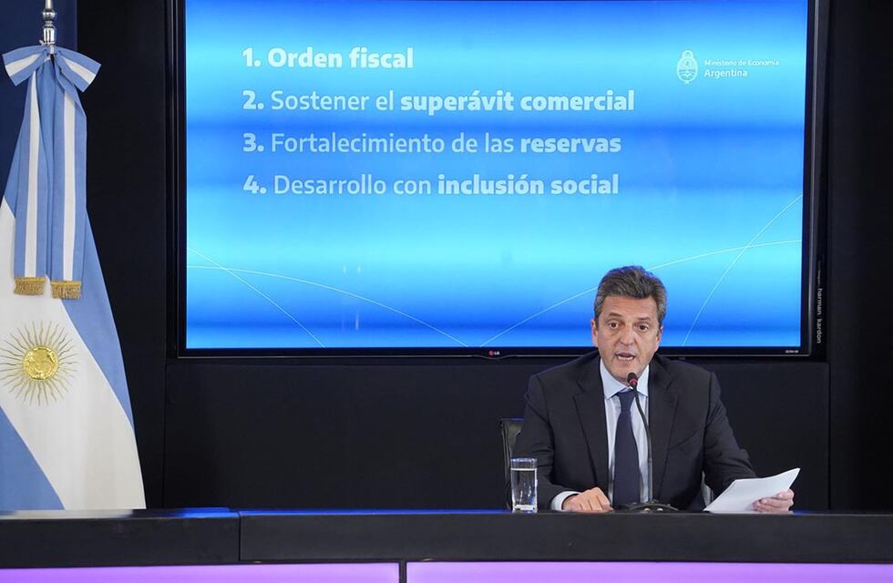 La CGT planea mantener la marcha del 17 de agosto por las obras sociales, mientras que Massa apuesta a una negociación