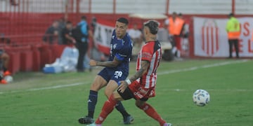 Talleres entró "dormido" ante Barracas y lo pagó caro (Federico López Claro / La Voz)