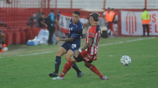 Talleres entró "dormido" ante Barracas y lo pagó caro (Federico López Claro / La Voz)