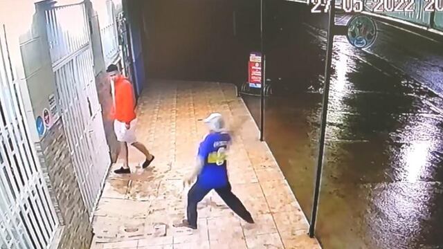 Violentó destruyó a piedrazos el vidrio de un local.