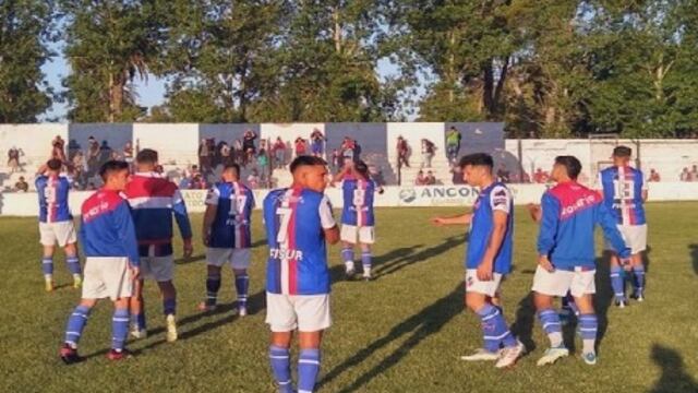 Rosario cayó ante Libertad y quedó afuera de la lucha por el ascenso.