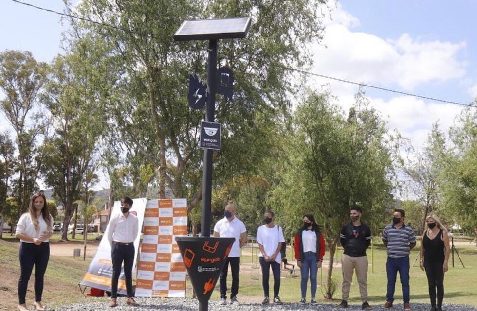 Inauguraron una “estación de carga sostenible” en la costanera de Carlos Paz