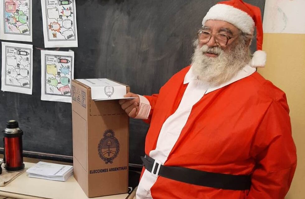 Elecciones 2021 en Córdoba: en Colonia Caroya también votó Papá Noel
