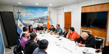 Molina se reunió con taxistas y remiseros