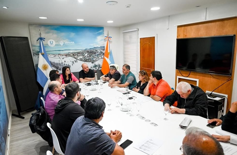 Molina se reunió con taxistas y remiseros
