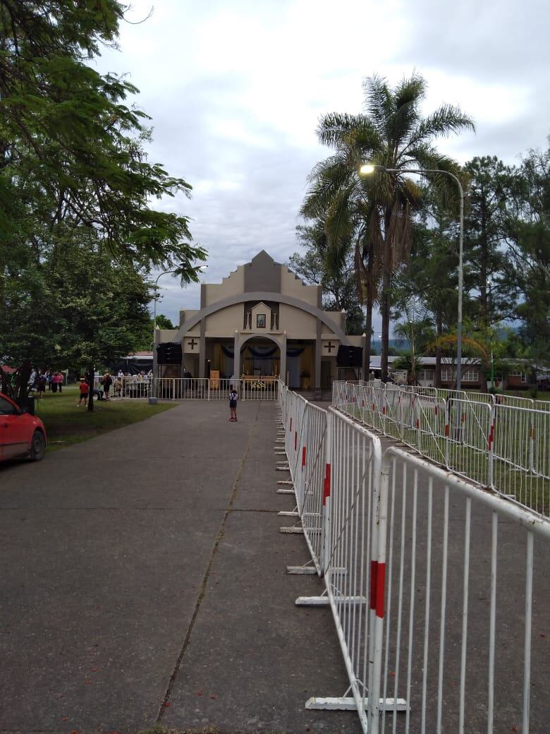 Los Fieles llegan al santuario de La Reducción.