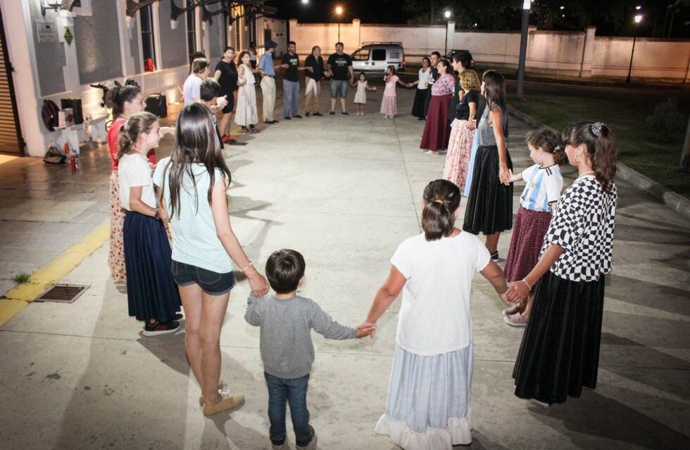 Tres Arroyos: “Cultura Presente. Edición Verano”, nutrida concurrencia a las clases de baile del Centro Cultural La Estación