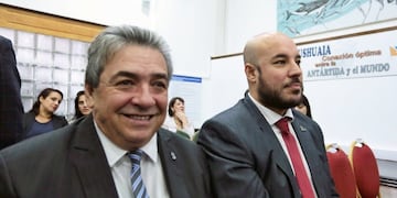 Omar Becerra y César Molina, en la apertura de las sesiones ordinarias de la Legislatura Provincial