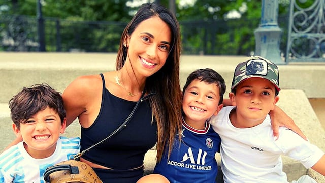 Antonela Roccuzzo junto a sus hijos.