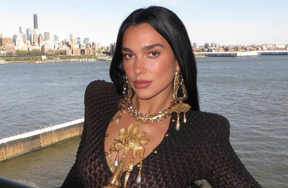 Dua Lipa derrochó sensualidad con un top mega diminuto y se robó todas las miradas