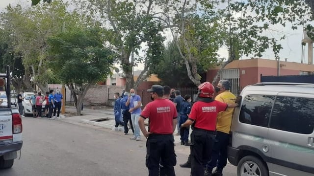 La familia para la que trabajaba llamó al 911 y buscaron reanimarlo. Sin suerte.