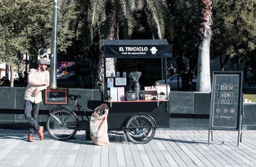 Café de especialidad al paso, una propuesta novedosa, sustentable y solidaria en la plaza San Martín