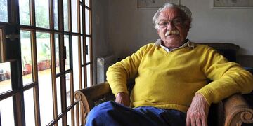 Antonio Seguí en su casa de Saldán, uno de sus lugares en el mundo. Foto: Javier Cortéz.