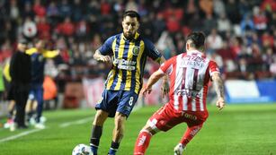 Jonatan Gómez se mantiene dentro de la formación titular de la Academia.